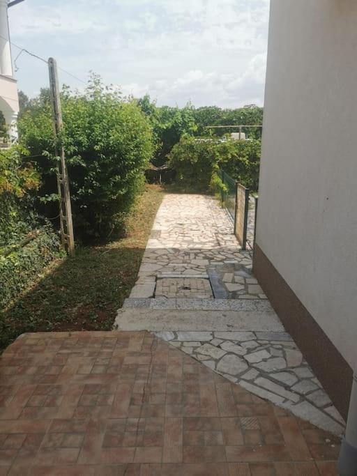 פאז'אנה Apartmani Viktorija מראה חיצוני תמונה