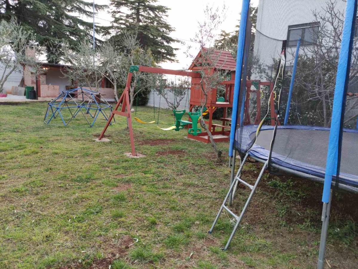 פאז'אנה Apartmani Viktorija מראה חיצוני תמונה