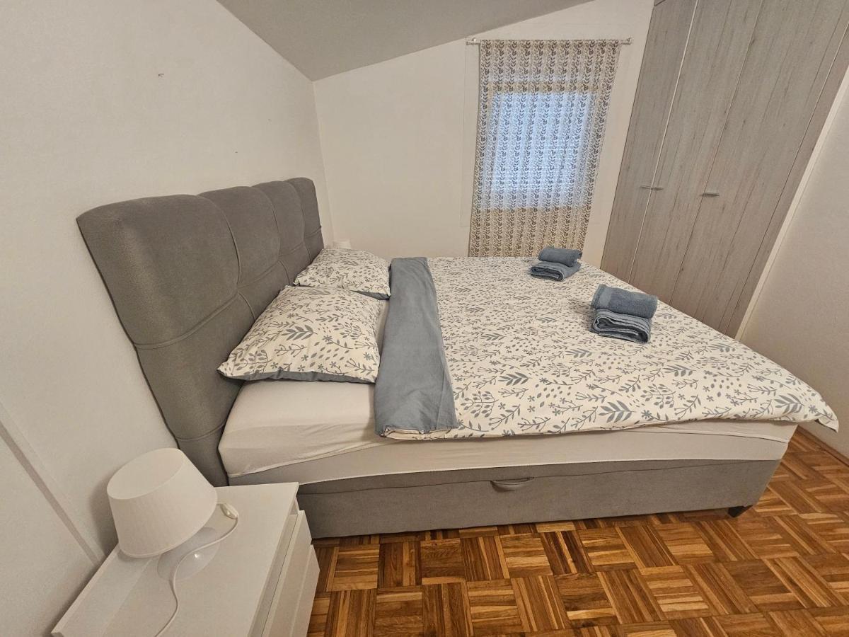 פאז'אנה Apartmani Viktorija מראה חיצוני תמונה