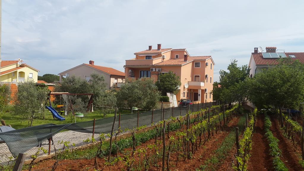 פאז'אנה Apartmani Viktorija מראה חיצוני תמונה