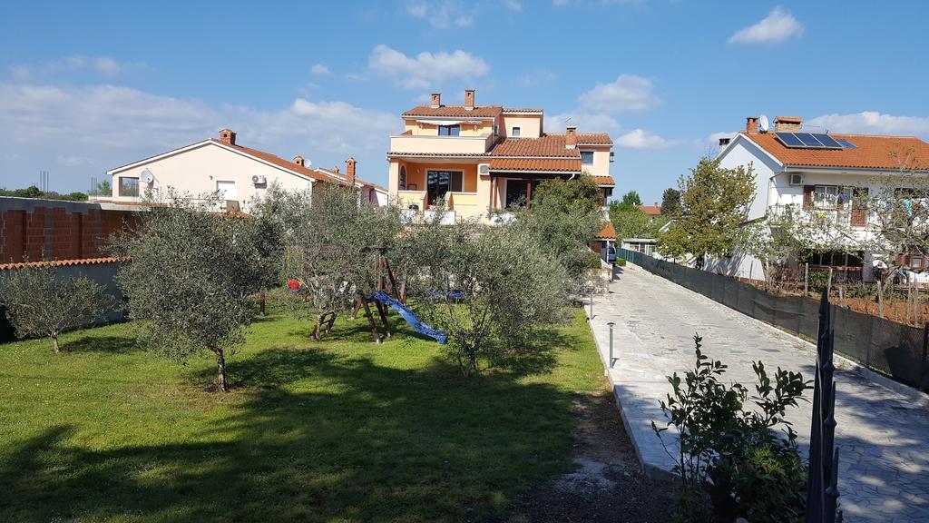 פאז'אנה Apartmani Viktorija מראה חיצוני תמונה