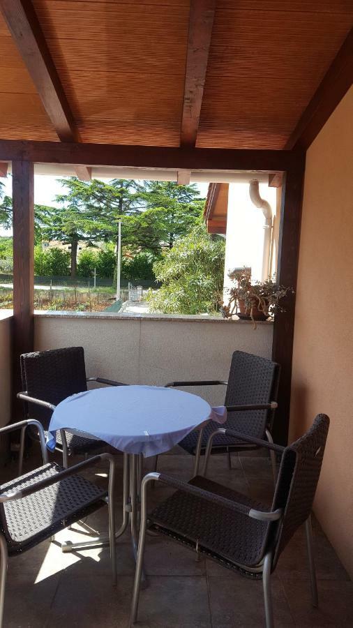 פאז'אנה Apartmani Viktorija מראה חיצוני תמונה